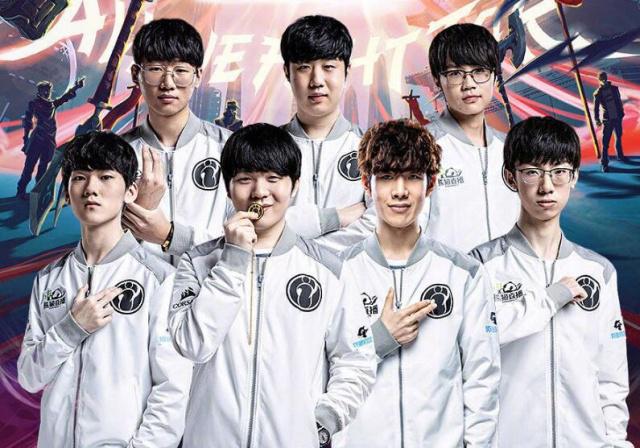 多位球员在 多位球员在