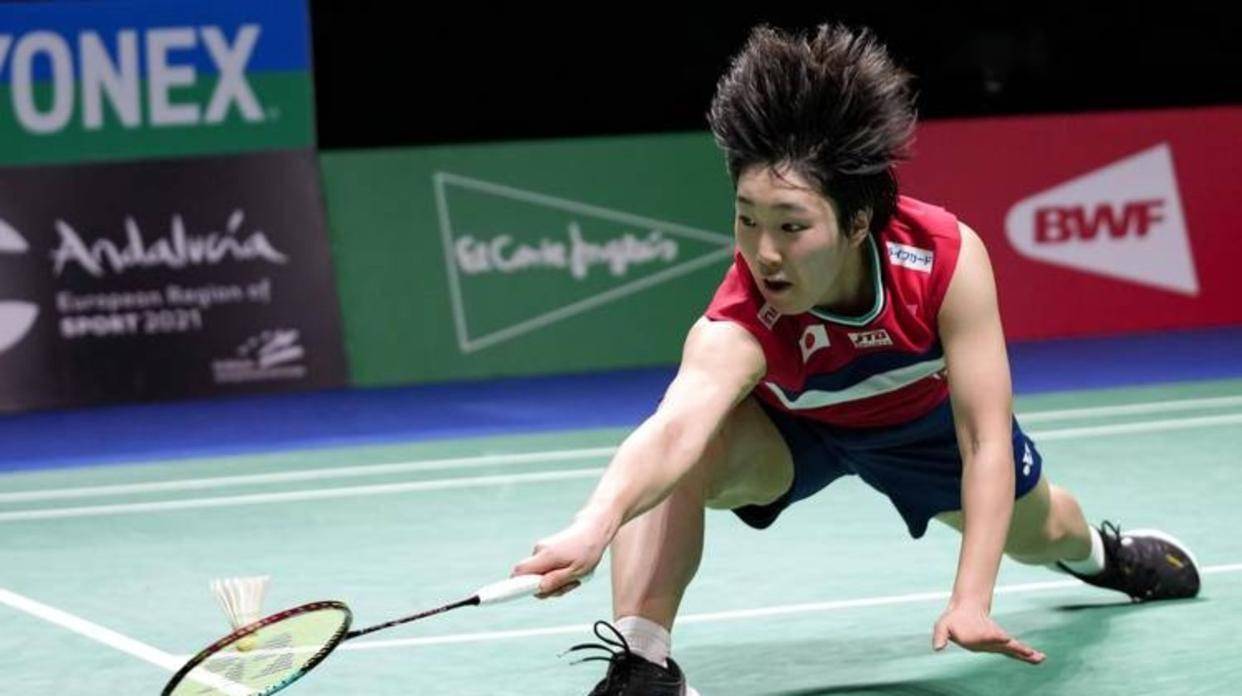 依靠坚韧不 依靠坚韧不