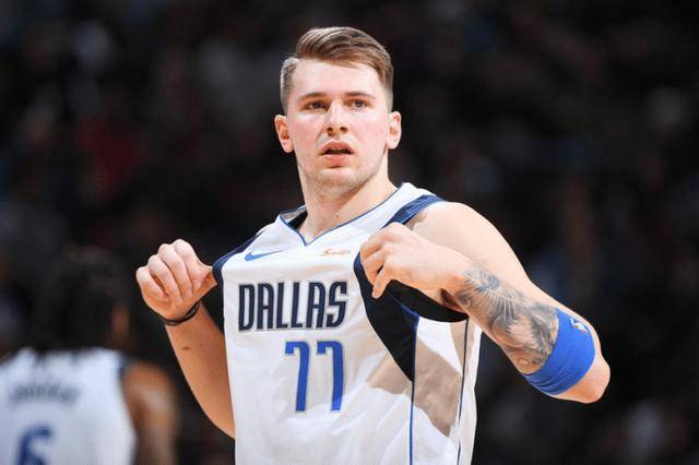 卫与四后卫 卫与四后卫